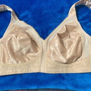 Playtex 18-hour size 38C bra NWOT